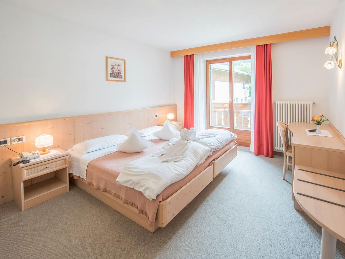 Riposo Al Bosco-Waldruhe Hotell San Vigilio Di Marebbe Eksteriør bilde