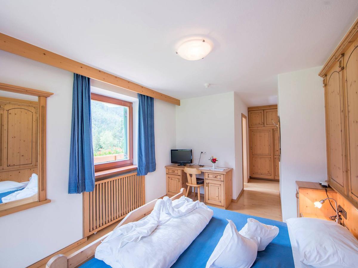 Riposo Al Bosco-Waldruhe Hotell San Vigilio Di Marebbe Eksteriør bilde
