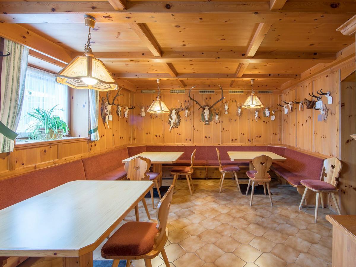 Riposo Al Bosco-Waldruhe Hotell San Vigilio Di Marebbe Eksteriør bilde